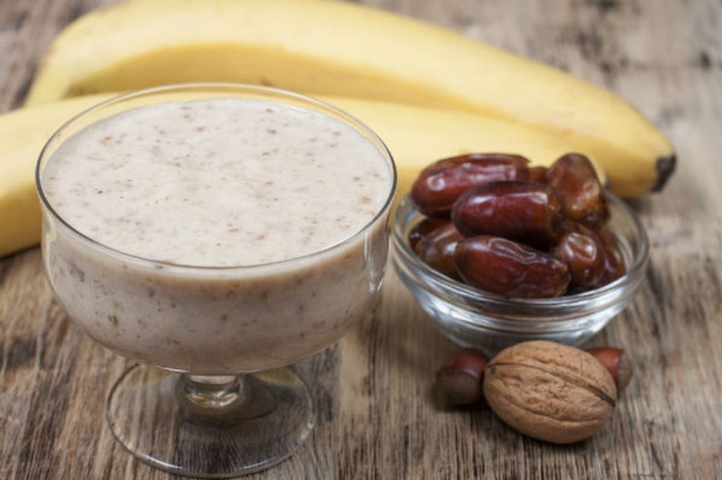 طريقة عمل التمر باللبن والمكسرات