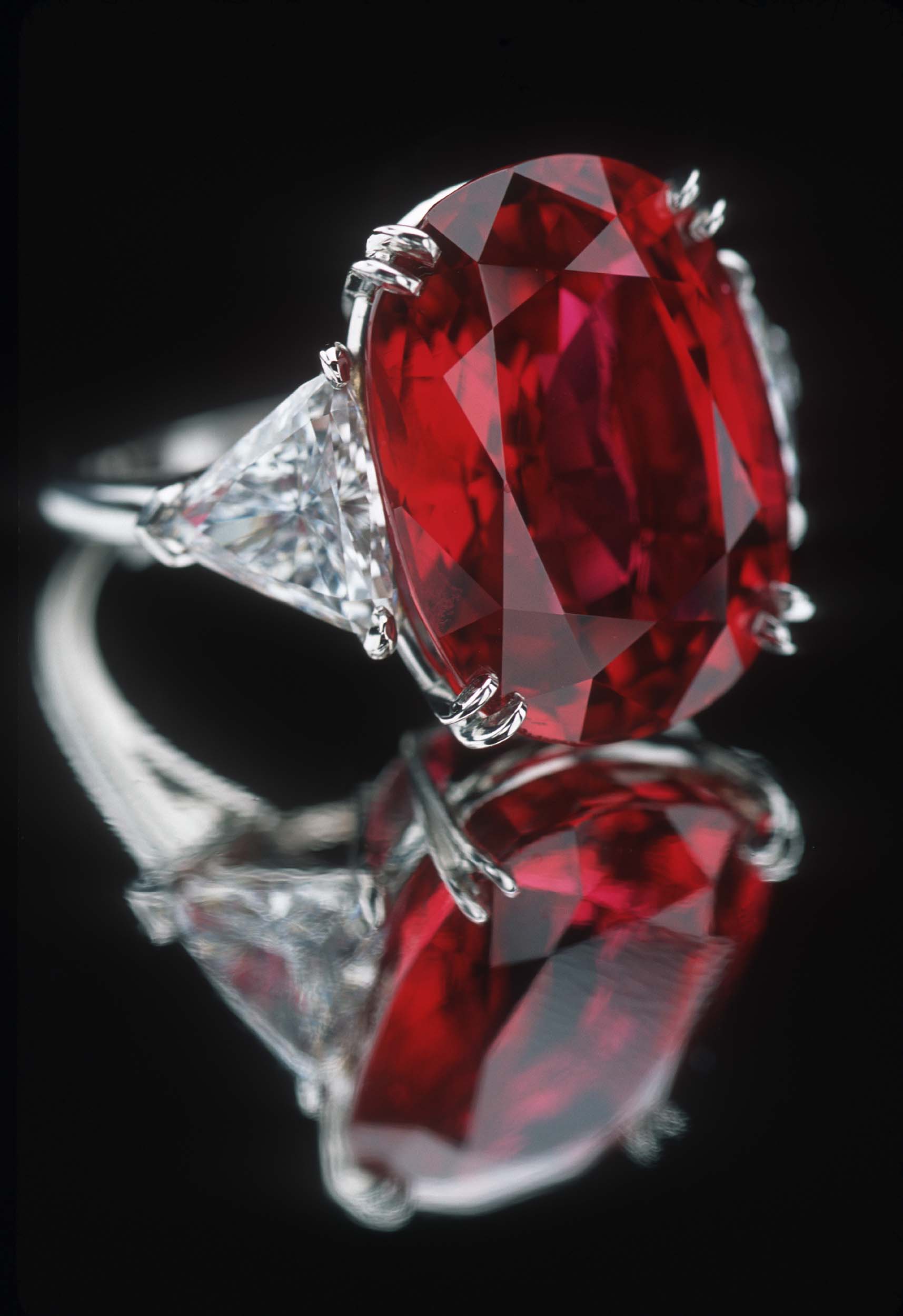 Алмаз драгоценность. Рубин (красный и малиновый Корунд),. Турмалин, гранат, Рубин.