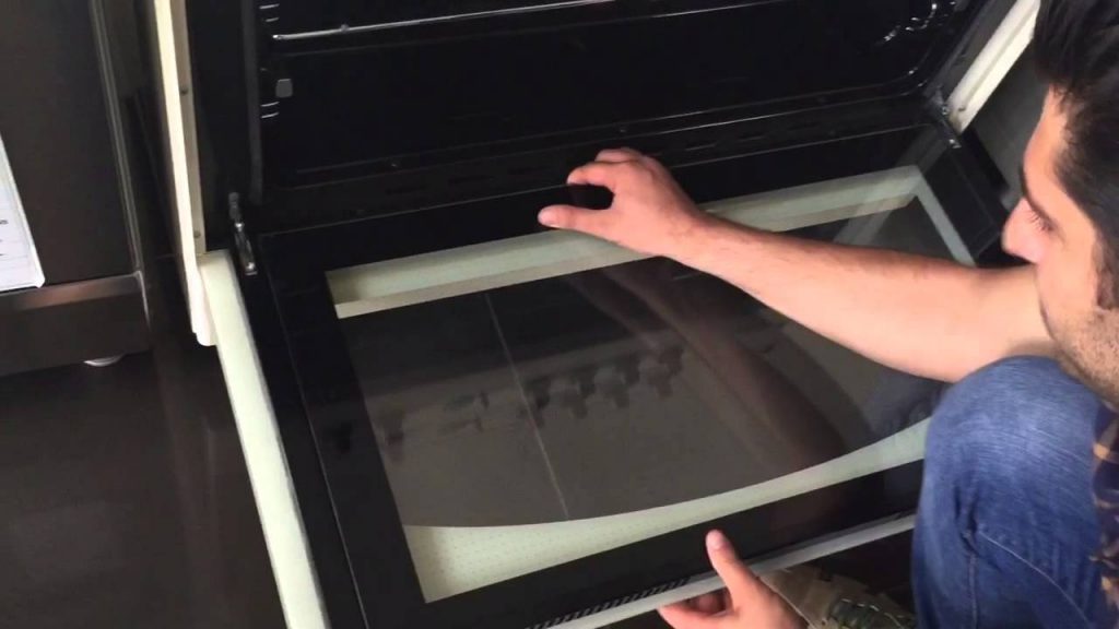 طريقة تنظيف باب الفرن الزجاجي من الدهون