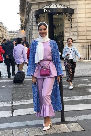 اطلالة فاطمة حسام بالكارديجان