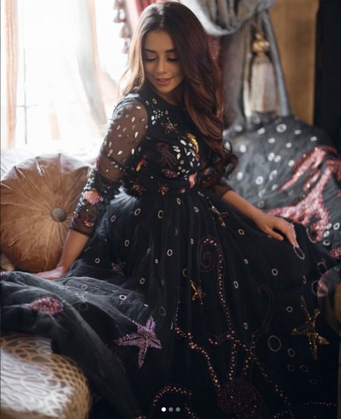 فستان من تصميم عايشة رمضان